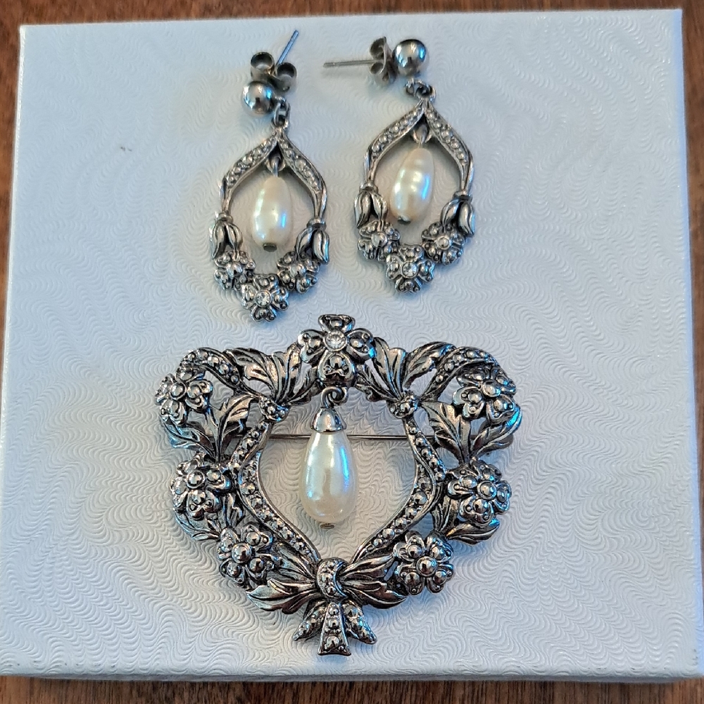 Vintage AVON Pearl Dangle Silvertone Earrings & Brooch